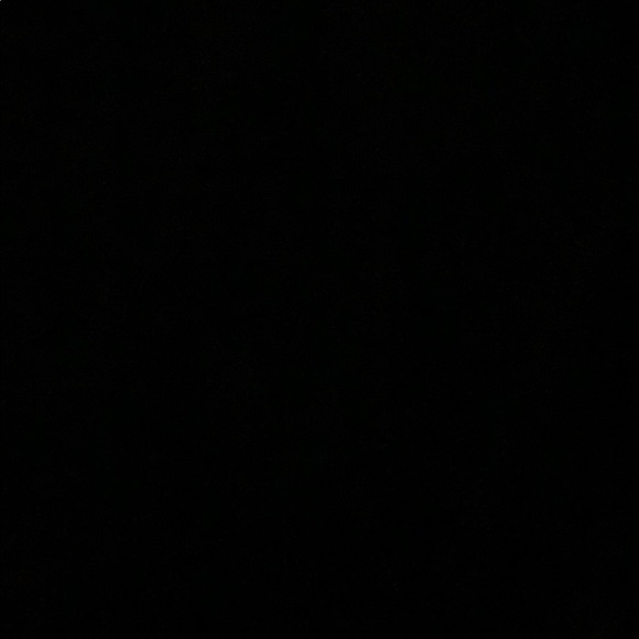 Meet your Posher, Nicole - Picture 1 of 1